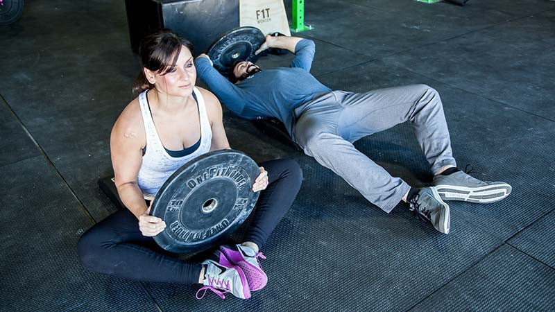 5 Ways To Utilize Your Bumper Plates Without a Barbell Fringe